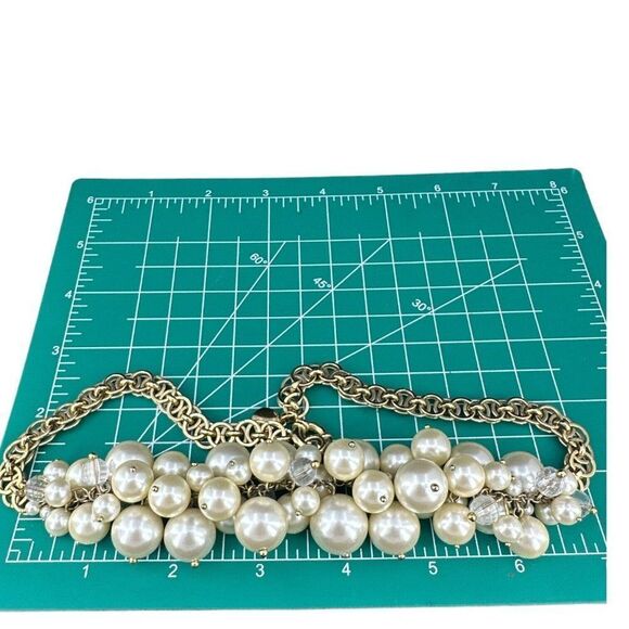 Signed J Crew Gold Tone Faux Pearl Cluster Clear Lucite Beaded Statement Necklac - Picture 8 of 8
